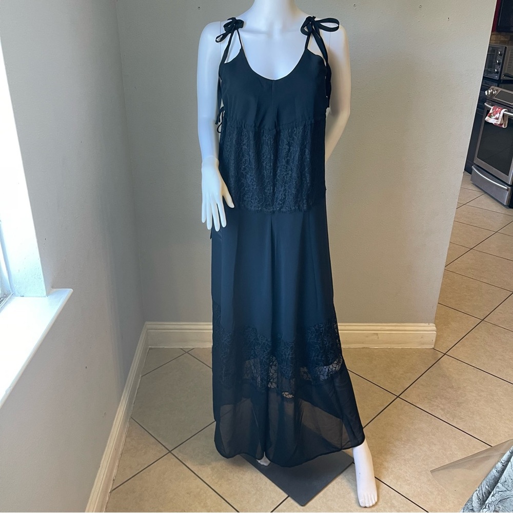 Chiffon Lace-Trim Maxi Dress
Size small
New with tags
Brand is Forever 21 - Picture 3 of 14